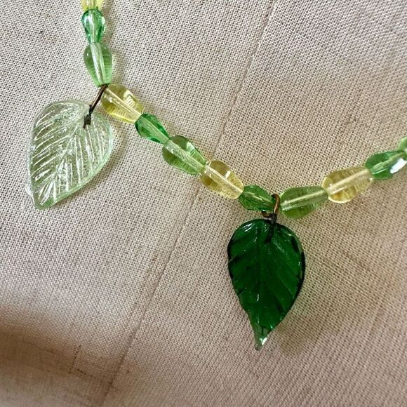 Green glass beaded leaf message - Picture 2 of 7